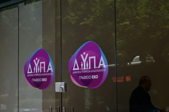 Νέο πρόγραμμα ΔΥΠΑ για 10.000 άνεργες μητέρες με μισθό έως 1.004 ευρώ