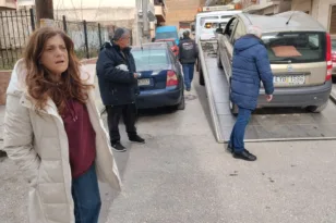 Πάτρα: Παρ΄ολίγο τραγωδία στην Καποδιστρίου – Επικίνδυνη κατάρρευση μπαλκονιού σε αυτοκίνητο