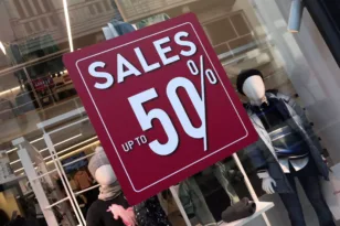 Τι συμβουλεύει η Ένωση Εργαζομένων Καταναλωτών Ελλάδας για τις χειμερινές εκπτώσεις