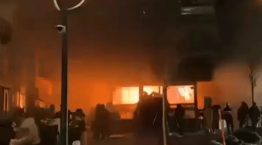 Ματωμένη Πρωτοχρονιά: Εκρηξη σε χιονοδρομικό κέντρο στην Ελβετία, τουλάχιστον 10 νεκροί ΒΙΝΤΕΟ - ΝΕΟΤΕΡΑ Ματωμένη Πρωτοχρονιά: Εκρηξη σε χιονοδρομικό κέντρο στην Ελβετία, τουλάχιστον 10 νεκροί ΒΙΝΤΕΟ - ΝΕΟΤΕΡΑ