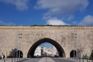 Ηράκλειο: «Βουτιά» από τα Ενετικά Τείχη -19χρονος Γερμανός με σοβαρά τραύματα