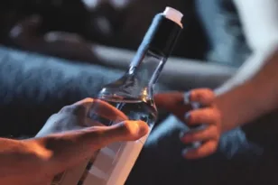 Καλαμάτα: Στο νοσοκομείο ανήλικος από το αλκοόλ