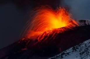 Νέα έκρηξη από το ηφαίστειο της Αίτνας ΒΙΝΤΕΟ