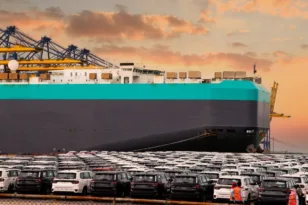 Η Ινδία κοντά σε συμφωνία με την ΕΕ και ρίχνει άμεσα στο 40% τους δασμούς στα εισαγόμενα αυτοκίνητα