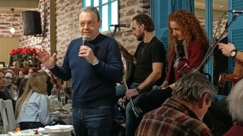 Το έριξε στο τραγούδι ο Σωκράτης Φάμελλος ΦΩΤΟ