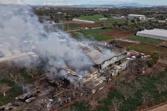 Κορωπί: Υπό έλεγχο η μεγάλη πυρκαγιά σε αποθήκες...