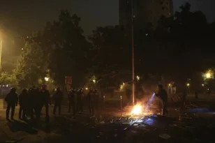 Νύχτα του «Αγίου Βαρθολομαίου» στη Γαλλία, εκατοντάδες πυρπολήσεις οχημάτων, πάνω από 500 προσαγωγές