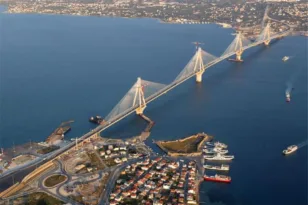 Έκλεισε η λόγω ισχυρών ανέμων η πορθμειακή γραμμή Ρίου-Αντιρρίου, ΒΙΝΤΕΟ