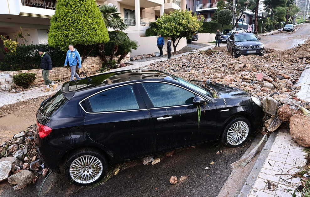 Ανω Γλυφάδα: Η επόμενη ημέρα μετά το φονικό πέρασμα της κακοκαιρίας ΦΩΤΟ