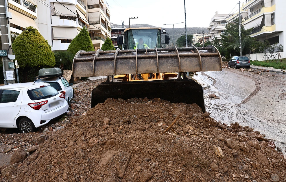 Ανω Γλυφάδα: Η επόμενη ημέρα μετά το φονικό πέρασμα της κακοκαιρίας ΦΩΤΟ