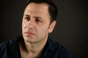 Ο συνθέτης Dritan Hasbiu μιλάει στην «Π»: «Φύσηξε άγγελος καιρός» – Συνάντηση ποίησης και μουσικής στο «Μηχανουργείο»