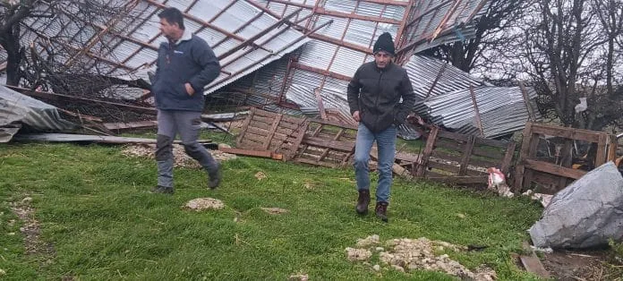 Ανεμοστρόβιλος σάρωσε την Πηνεία: Κατέρρευσε στάβλος στη Σκλίβα – Χάθηκαν δεκάδες ζώα ΦΩΤΟ