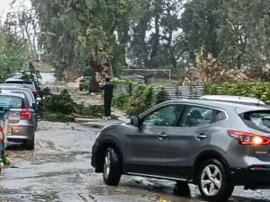 Πάτρα: Τρομερή η κακοκαιρία, στην Αγυιά κάτι σαν ανεμοστρόβιλος! ΒΙΝΤΕΟ