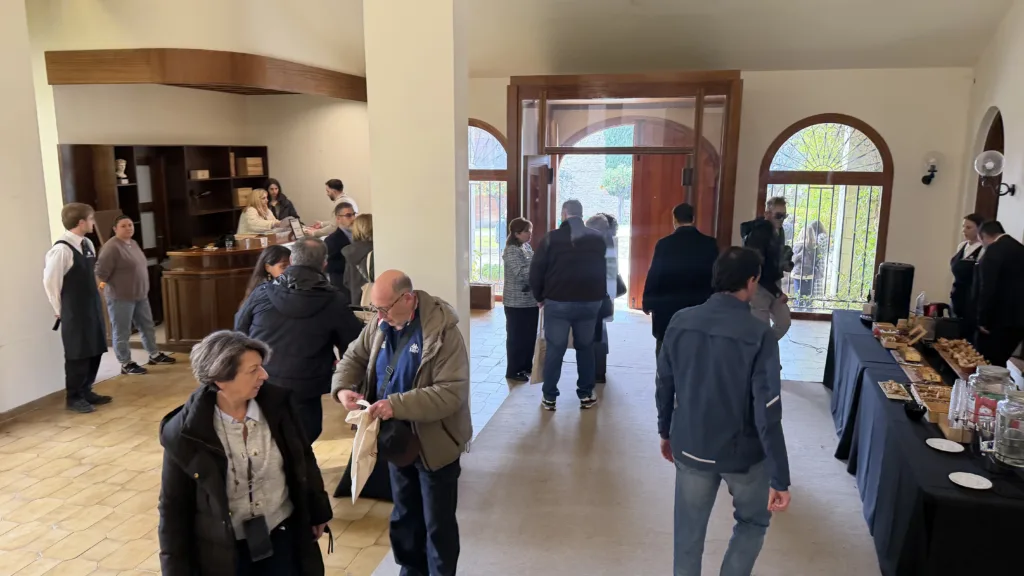 Από την κάβα του Τατοΐου στην Achaia Clauss: Οι φιάλες μάρτυρες πολύτιμης ιστορίας ΠΟΛΛΕΣ ΦΩΤΟΓΡΑΦΙΕΣ