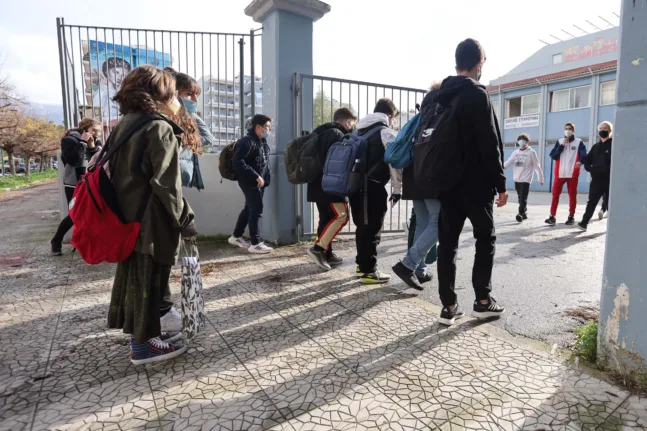 Πάτρα: Αντιδράσεις για την κατάργηση των σχολικών επιτροπών - «Ούτε λουκέτο δεν θα μπορούν να αλλάξουν»