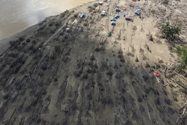 Στους 14 οι νεκροί από ξαφνικές πλημμύρες στην Ινδονησία