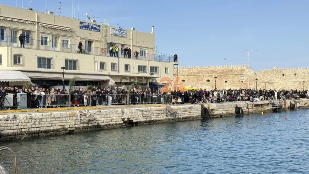 Επιασαν αλλά… έσπασαν τον Τίμιο Σταυρό στο Ηράκλειο ΦΩΤΟ Επιασαν αλλά… έσπασαν τον Τίμιο Σταυρό στο Ηράκλειο ΦΩΤΟ