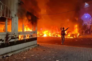 Ιράν: Επικρατεί χάος από τις αντικυβερνητικές διαδηλώσεις, στους 62 οι νεκροί, η Τεχεράνη και άλλες πόλεις στις φλόγες! ΒΙΝΤΕΟ