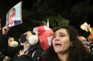 Ιράν: Εκβιασμός στο πένθος - Αρχές ζητούν χιλιάδες δολάρια για να παραδώσουν τις σορούς διαδηλωτών