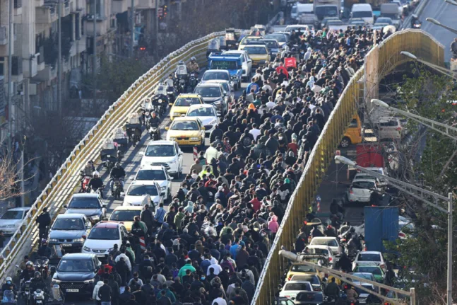 Αναταραχές στο Ιράν: Στους δρόμους ο λαός κατά των Αγιατολάχ - Τρεις νεκροί ΒΙΝΤΕΟ