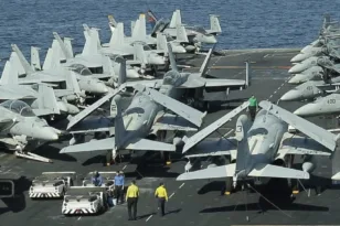 Συναγερμός στη Μέση Ανατολή: Το Ιράν απειλεί με «ολοκληρωτικό πόλεμο», στρατιωτική κινητοποίηση ΗΠΑ και Ισραήλ