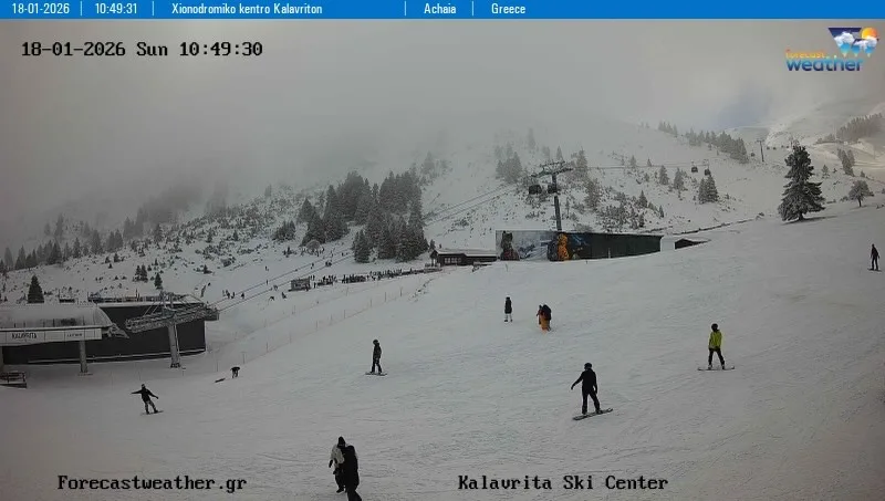 «Λευκή» απόδραση στον Χελμό: Κοσμοπλημμύρα στο Χιονοδρομικό Κέντρο Καλαβρύτων ΒΙΝΤΕΟ