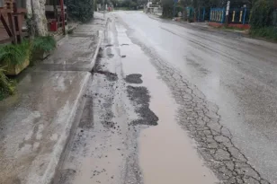 Δρόμος-παγίδα στα Καμίνια: καθιζήσεις, λακκούβες και ανεξέλεγκτη ταχύτητα στην παλαιά Εθνική Πατρών–Πύργου