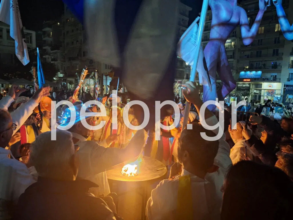 Πριν ακουστεί το επίσημο σύνθημα: Ακαδημία και Κομιτάτο άναψαν τη φλόγα στην Πλατεία Γεωργίου ΦΩΤΟ - ΒΙΝΤΕΟ