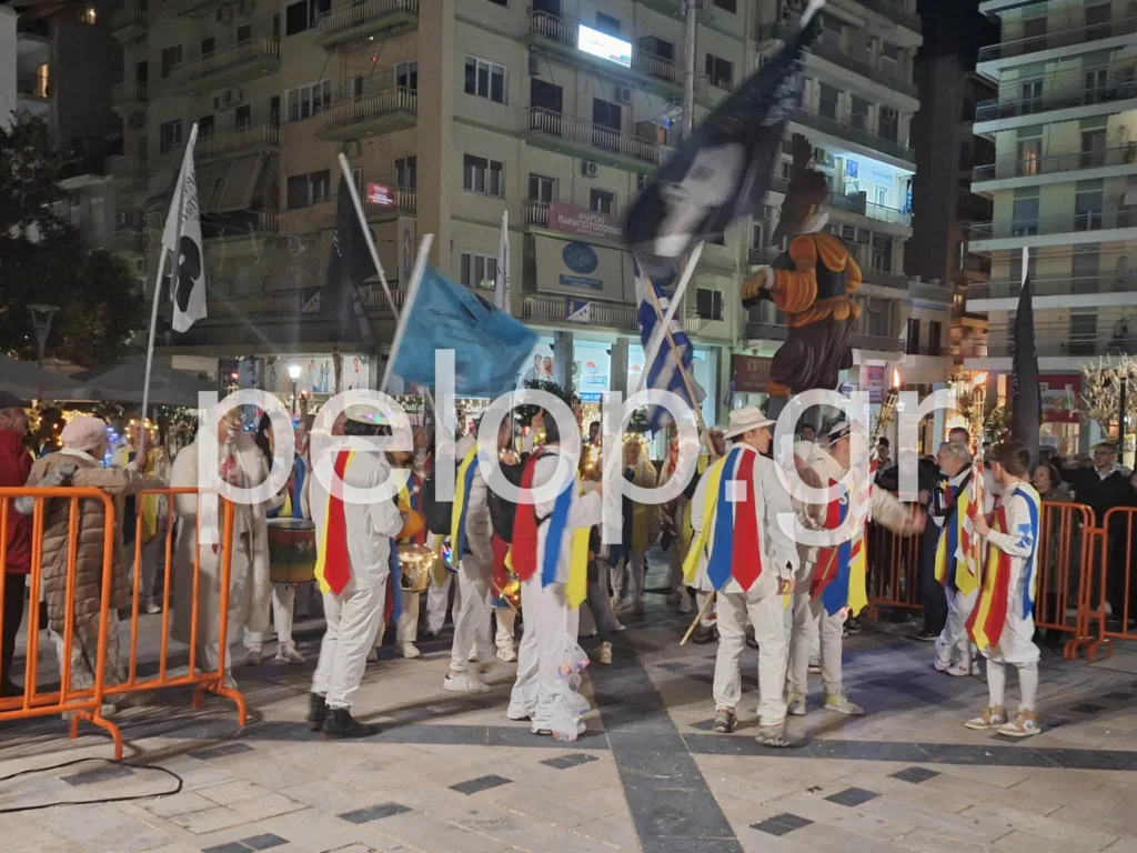 Πριν ακουστεί το επίσημο σύνθημα: Ακαδημία και Κομιτάτο άναψαν τη φλόγα στην Πλατεία Γεωργίου ΦΩΤΟ - ΒΙΝΤΕΟ