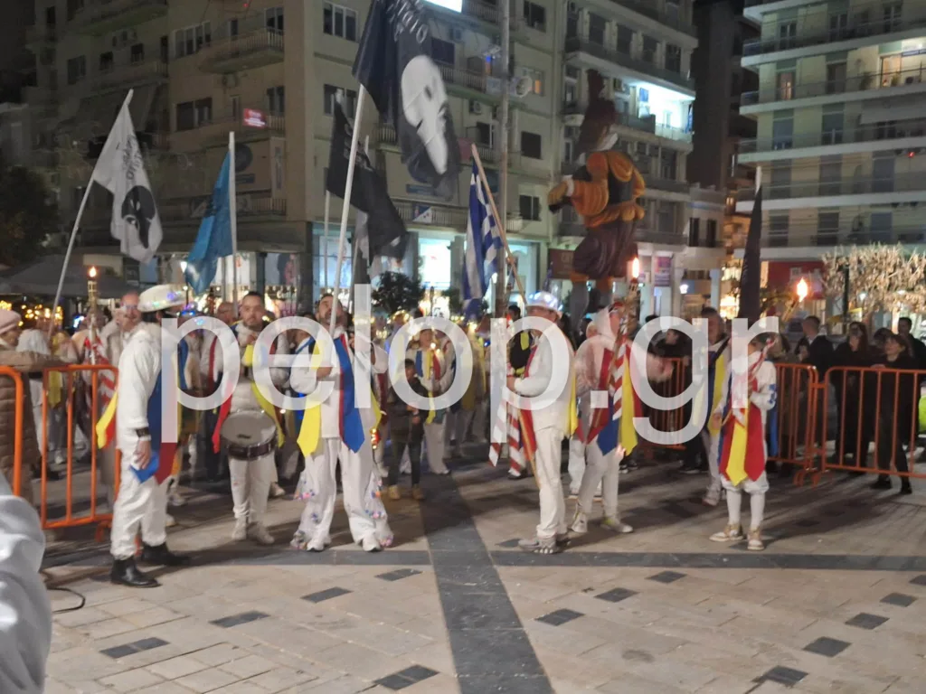 Πριν ακουστεί το επίσημο σύνθημα: Ακαδημία και Κομιτάτο άναψαν τη φλόγα στην Πλατεία Γεωργίου ΦΩΤΟ - ΒΙΝΤΕΟ