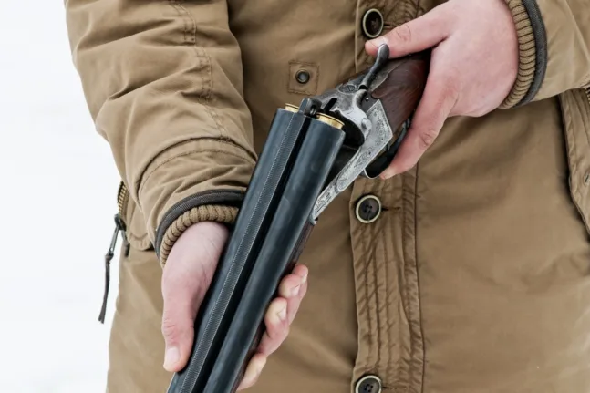 Χανιά: Εδειχνε την καραμπίνα στον αδερφό του και τον τραυμάτισε κατά λάθος στο χέρι και στο πόδι