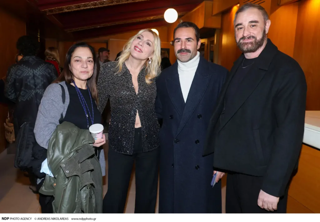 Σμαράγδα Καρύδη: Δημόσια εμφάνιση στο θέατρο μετά τον χωρισμό από τον Θοδωρή Αθερίδη ΦΩΤΟ