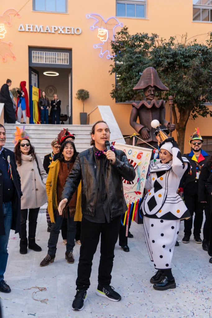 Πατρινό Καρναβάλι 2026: Παραδόθηκε το Λάβαρο – Η πόλη μπήκε επίσημα σε καρναβαλικούς ρυθμούς