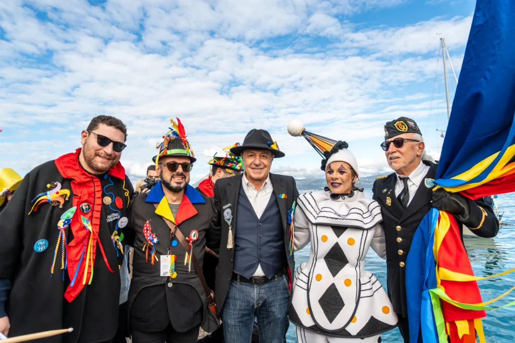 Πατρινό Καρναβάλι 2026: Παραδόθηκε το Λάβαρο – Η πόλη μπήκε επίσημα σε καρναβαλικούς ρυθμούς