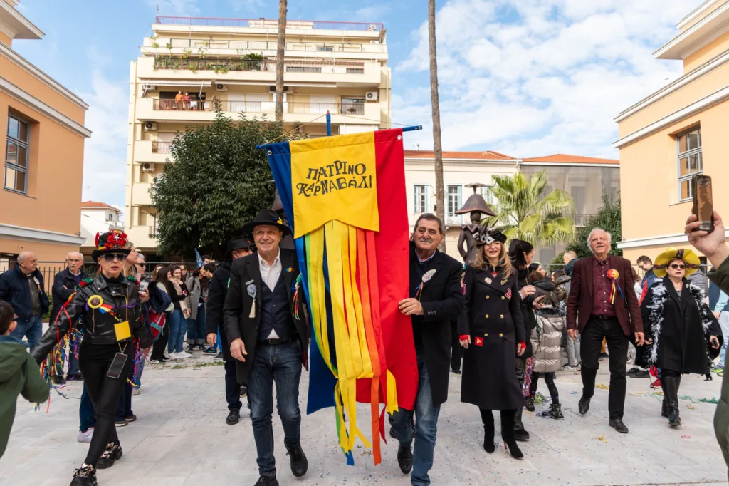 Πατρινό Καρναβάλι 2026: Παραδόθηκε το Λάβαρο – Η πόλη μπήκε επίσημα σε καρναβαλικούς ρυθμούς