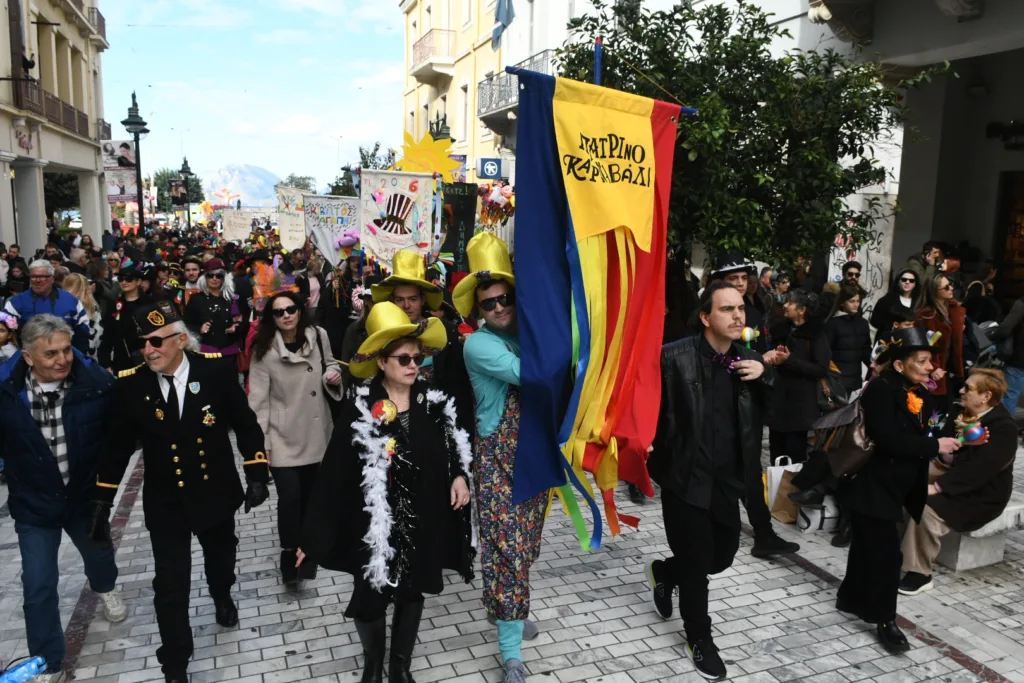 Πατρινό Καρναβάλι 2026: Παραδόθηκε το Λάβαρο – Η πόλη μπήκε επίσημα σε καρναβαλικούς ρυθμούς