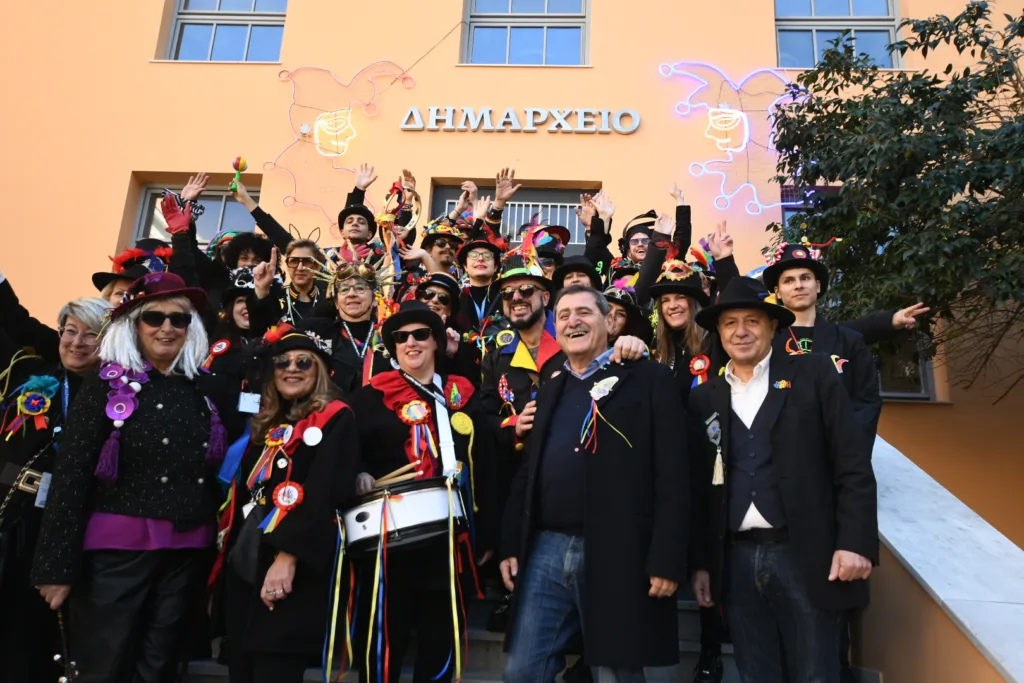 Πατρινό Καρναβάλι 2026: Παραδόθηκε το Λάβαρο – Η πόλη μπήκε επίσημα σε καρναβαλικούς ρυθμούς