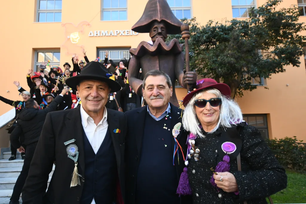 Πατρινό Καρναβάλι 2026: Παραδόθηκε το Λάβαρο – Η πόλη μπήκε επίσημα σε καρναβαλικούς ρυθμούς