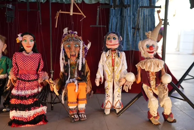 Πάτρα: Η 2η Καρναβαλούπολη γεμίζει την Πλατεία Ντε Μιράντα με παιχνίδι, θέατρο και οικολογικά μηνύματα