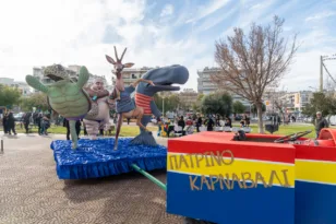 Πατρινό Καρναβάλι 2026: Πλημμύρισε από κόσμο η Πλατεία Ντε Μιράντα για τη 2η Καρναβαλούπολη ΦΩΤΟ