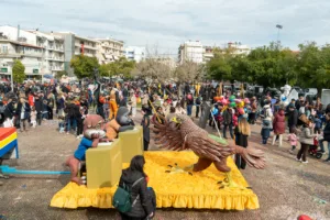 Πατρινό Καρναβάλι 2026: Πλημμύρισε από κόσμο η Πλατεία Ντε Μιράντα για τη 2η Καρναβαλούπολη ΦΩΤΟ