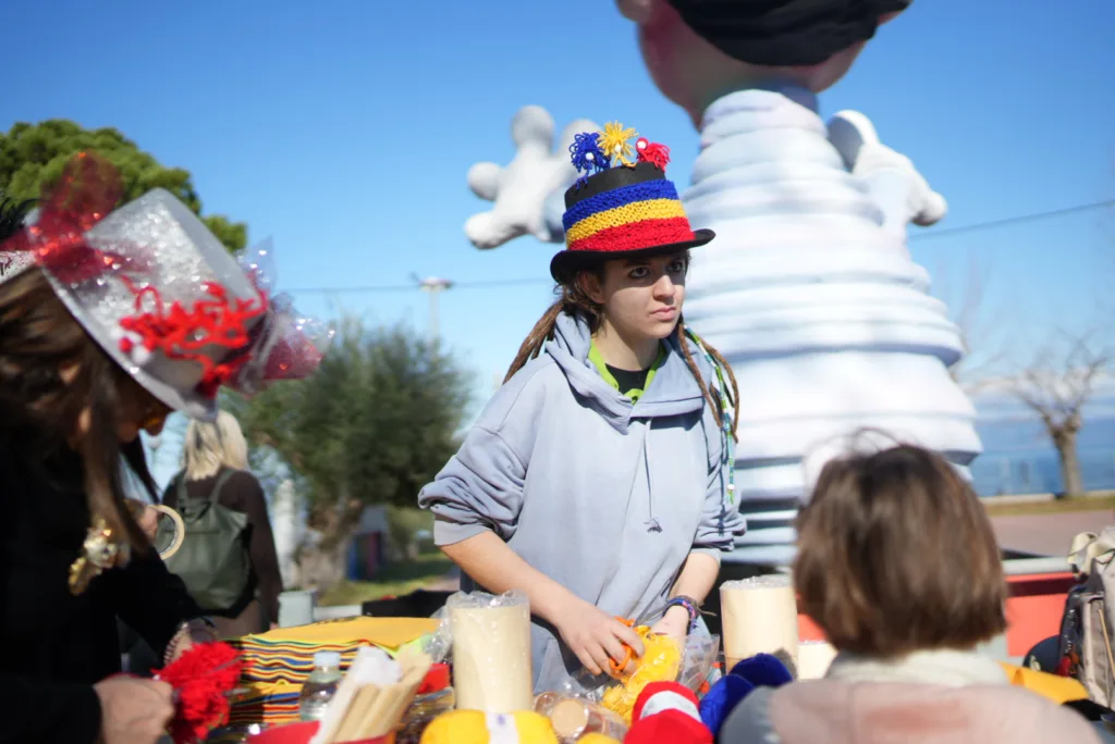 Πάτρα: Η 2η Καρναβαλούπολη γεμίζει την Πλατεία Ντε Μιράντα με παιχνίδι, θέατρο και οικολογικά μηνύματα