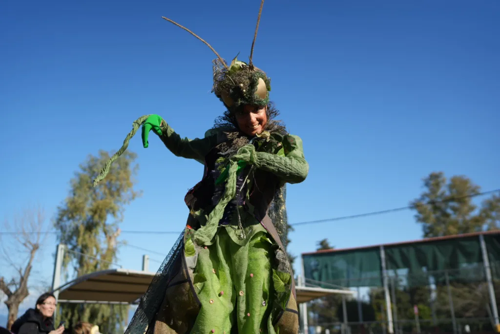 Πάτρα: Η 2η Καρναβαλούπολη γεμίζει την Πλατεία Ντε Μιράντα με παιχνίδι, θέατρο και οικολογικά μηνύματα