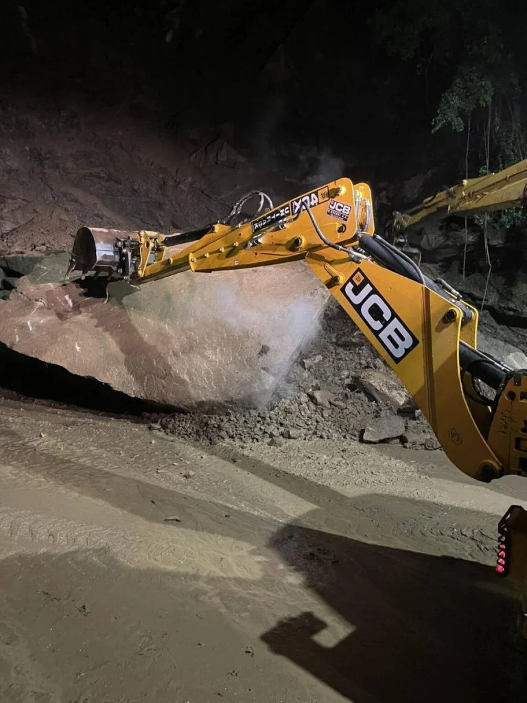 Κινητοποίηση για κατολίσθηση βράχων στο Αγρίνιο ΦΩΤΟ