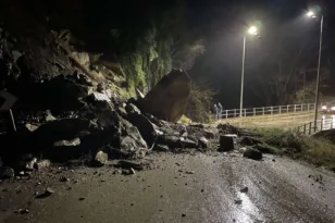 Κινητοποίηση για κατολίσθηση βράχων στο Αγρίνιο ΦΩΤΟ