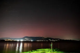 Βόρειο Σέλας ορατό στην Ελλάδα: Εντυπωσιακές εικόνες από Χορτιάτη και Κέρκυρα ΦΩΤΟ