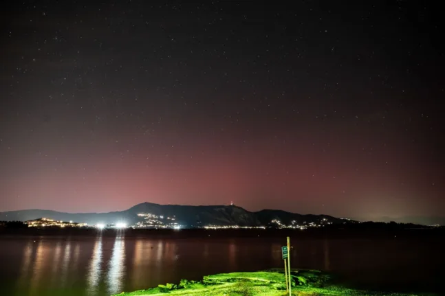 Βόρειο Σέλας ορατό στην Ελλάδα: Εντυπωσιακές εικόνες από Χορτιάτη και Κέρκυρα ΦΩΤΟ