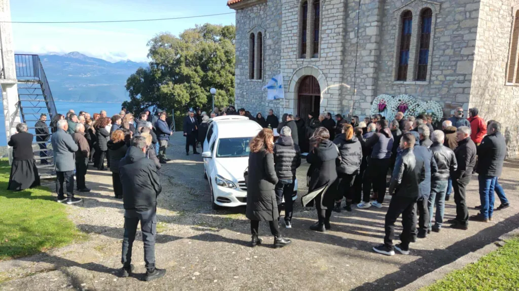 Αγρίνιο: Σε κλίμα οδύνης το τελευταίο αντίο στον Κώστα Αλεξανδρή στο Λιθοβούνι ΦΩΤΟ - ΒΙΝΤΕΟ