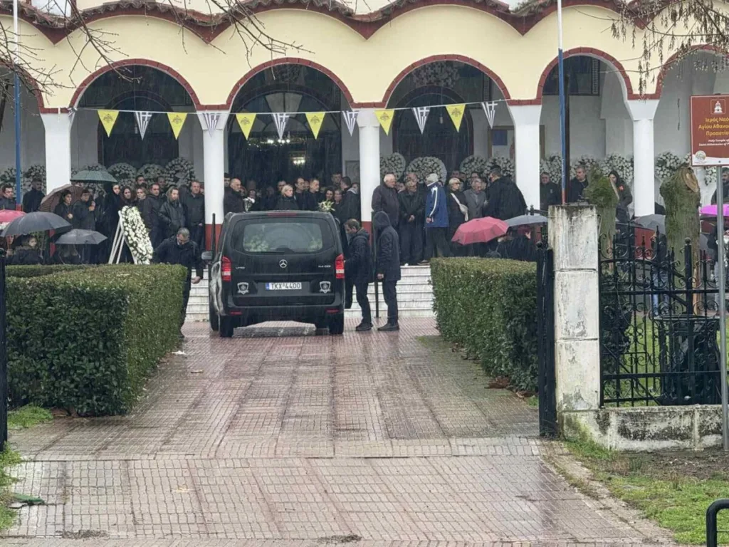 ΒΙΟΛΑΝΤΑ: Το τελευταίο «αντίο» στη 47χρονη Σταυρούλα Μπουκουβάλα - Βουβός θρήνος σε Καρδίτσα και Τρίκαλα