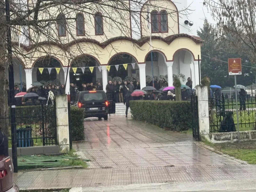 ΒΙΟΛΑΝΤΑ: Το τελευταίο «αντίο» στη 47χρονη Σταυρούλα Μπουκουβάλα - Βουβός θρήνος σε Καρδίτσα και Τρίκαλα